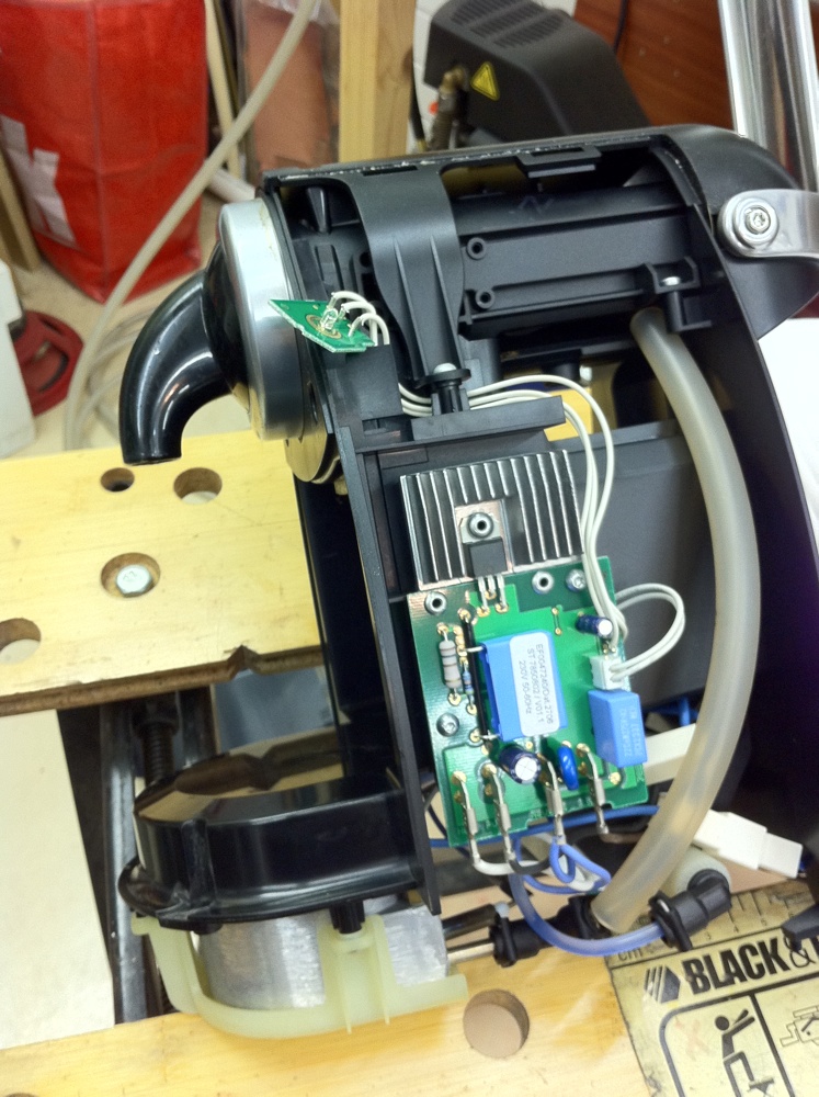 Peddling extract Conductivity How to fix a Krups XN2001 Nespresso machine | Rolfje's blog